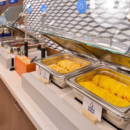 Holiday Inn Express & Suites - Commerce By Ihg Exteriör bild
