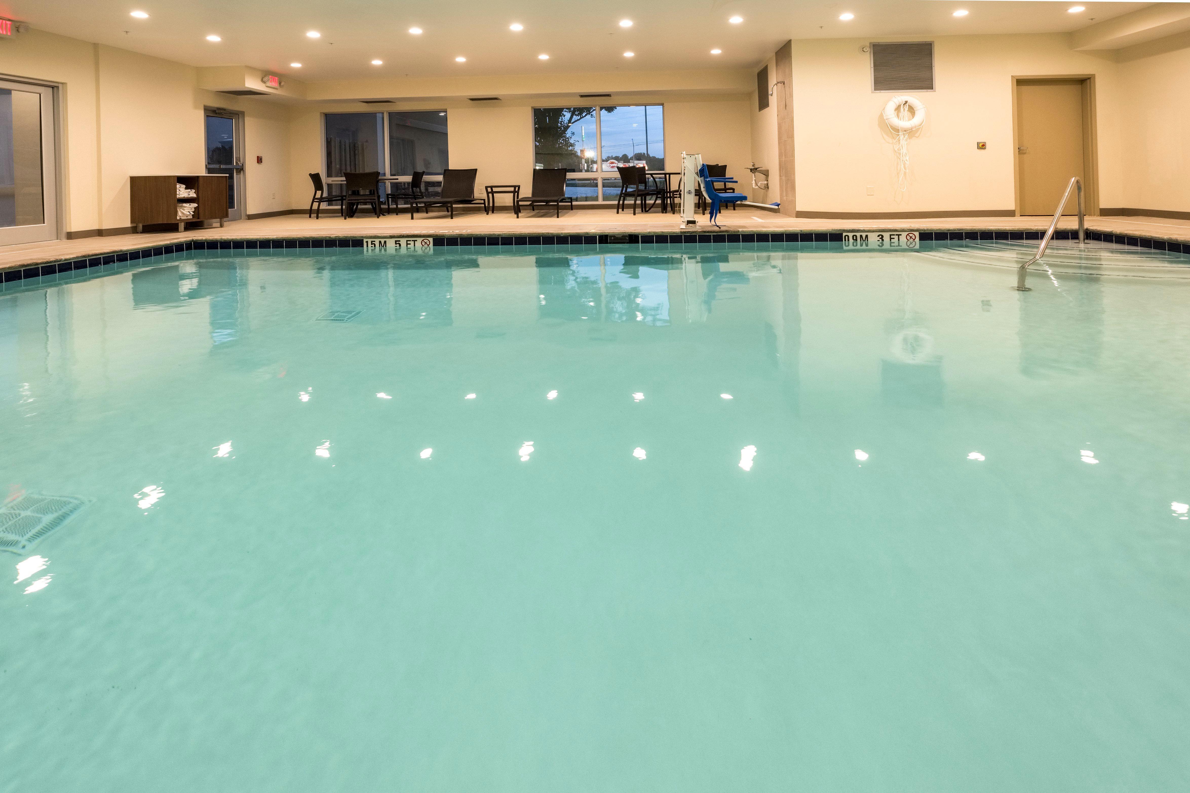 Holiday Inn Express & Suites - Commerce By Ihg Exteriör bild