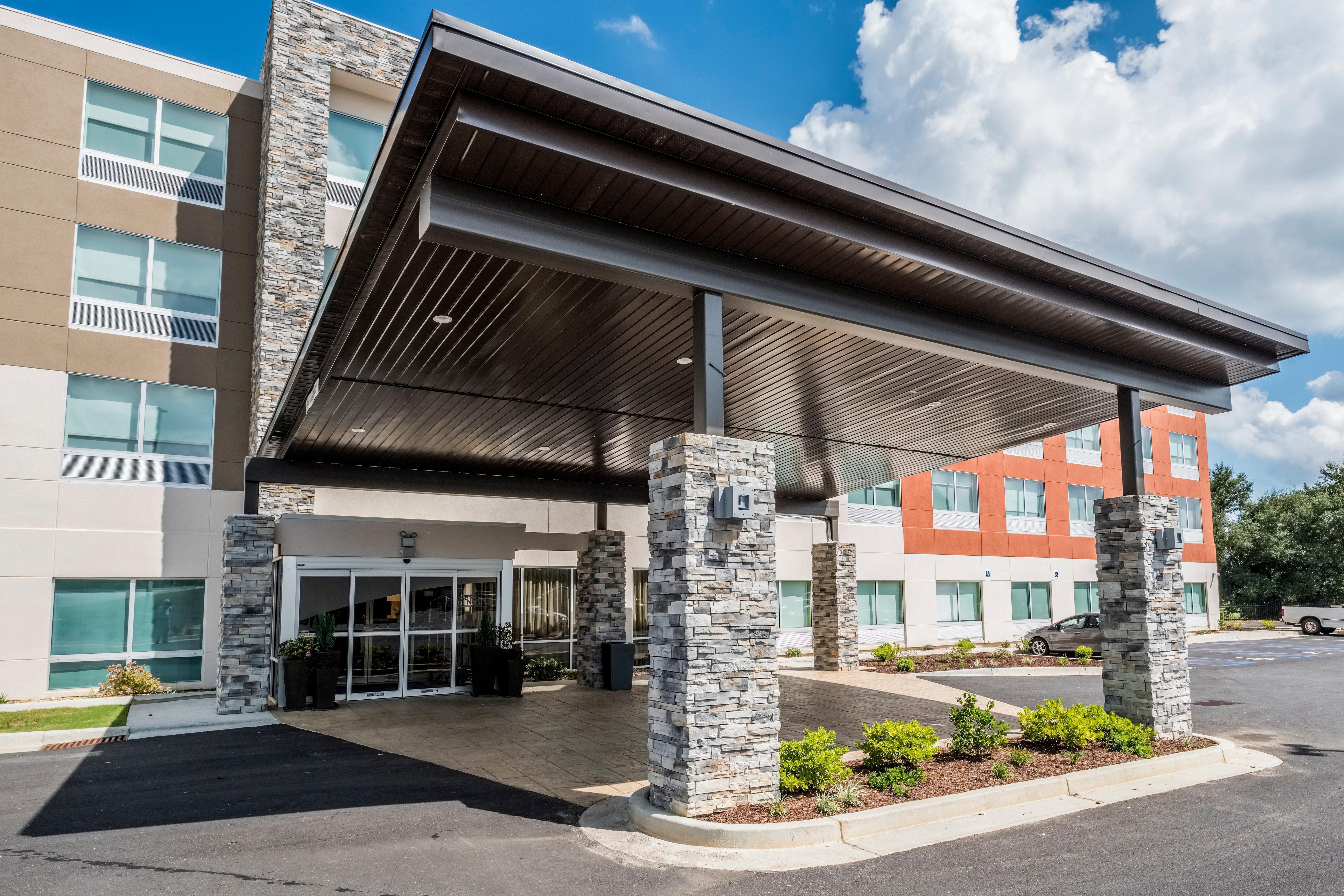 Holiday Inn Express & Suites - Commerce By Ihg Exteriör bild