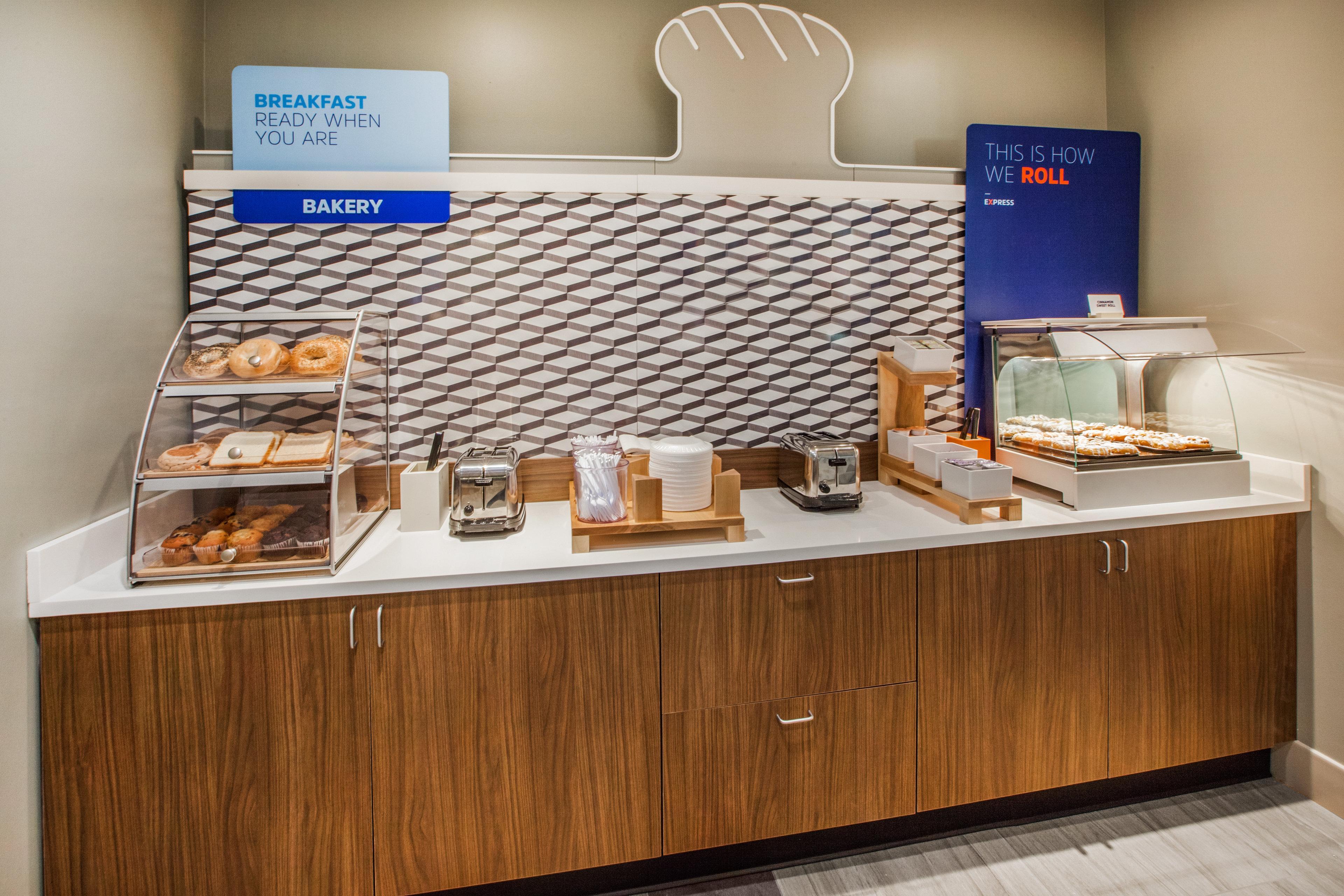 Holiday Inn Express & Suites - Commerce By Ihg Exteriör bild