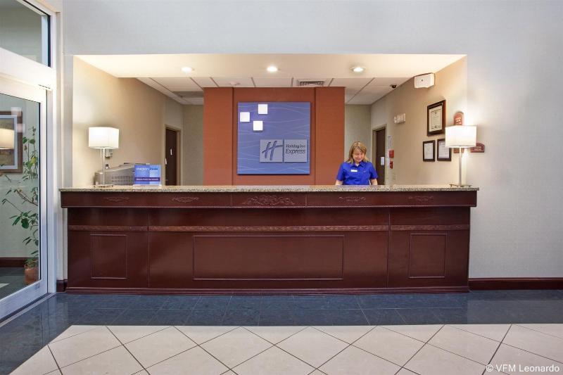 Holiday Inn Express & Suites - Commerce By Ihg Exteriör bild