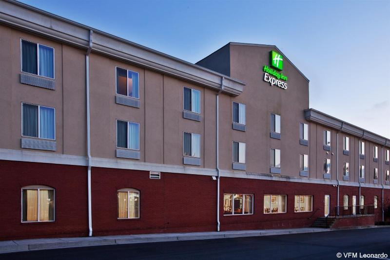 Holiday Inn Express & Suites - Commerce By Ihg Exteriör bild